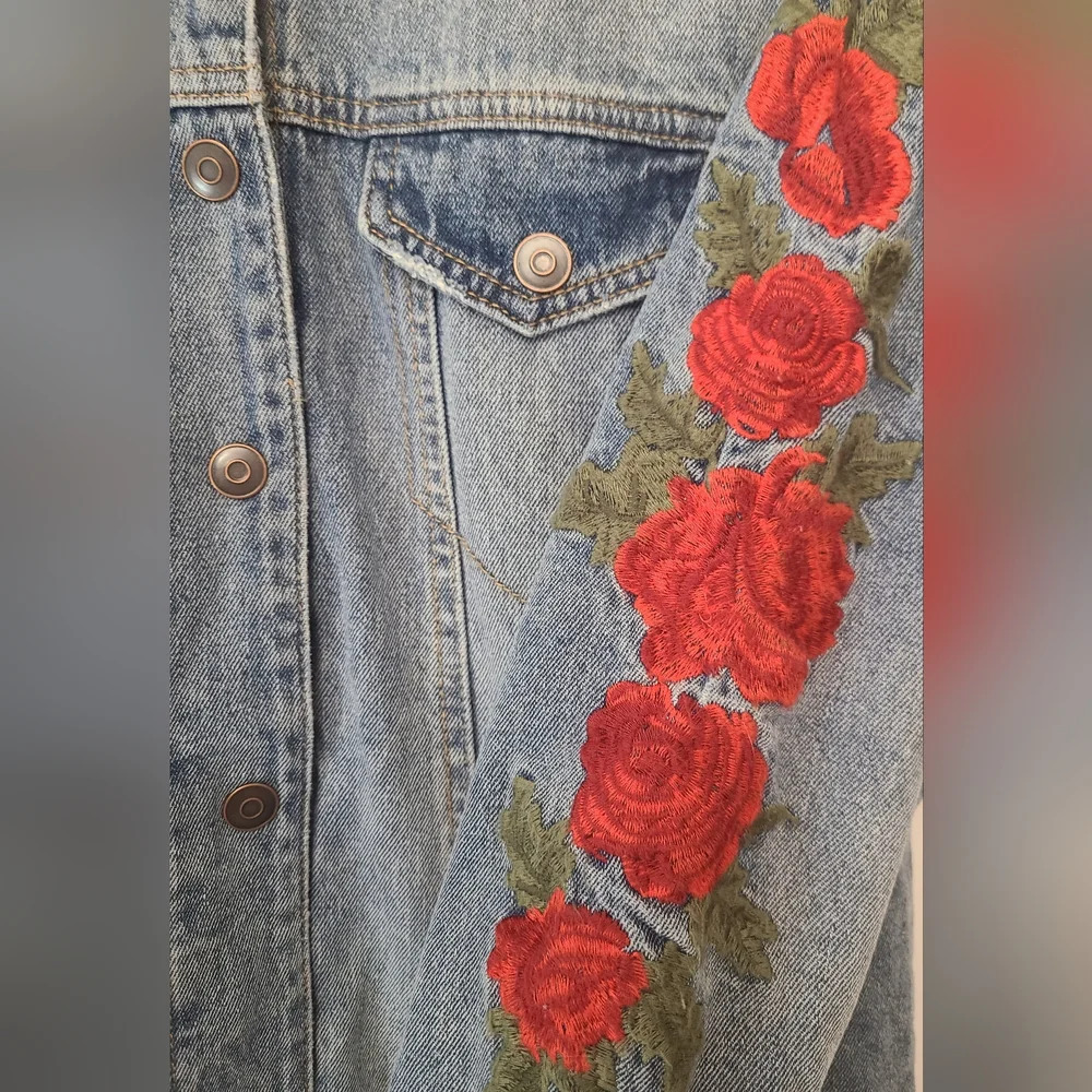 Tribal Jeans‎ Embroidered Roses Denim Jacket, Blue, Women's Petite S, Bue & Red - Picture 5 of 7